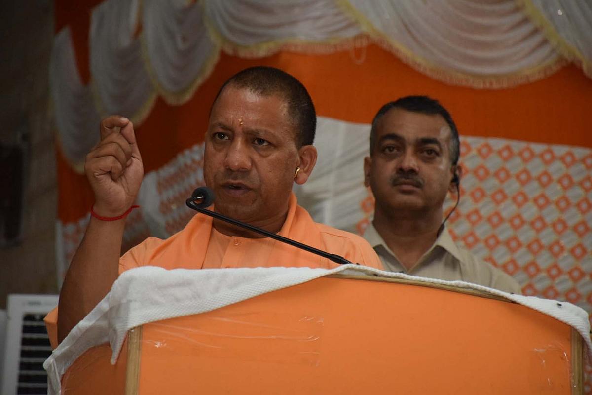 Uttar Pradesh: Yogi enrolls 5 e-rickshaw pullers as BJP members