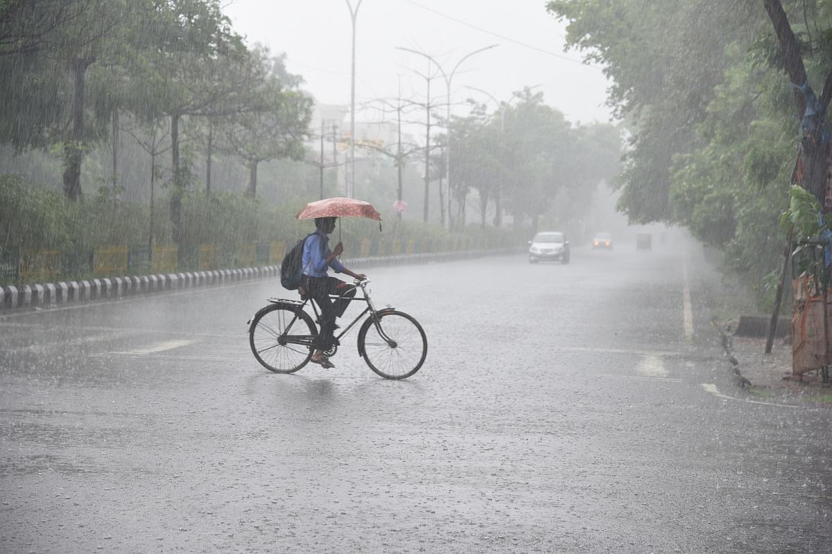 Heavy rains lash Delhi-NCR causing traffic snarls at many places