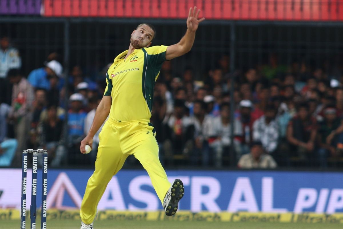 Nathan Coulter-Nile signs multi-year deal with Melbourne Stars