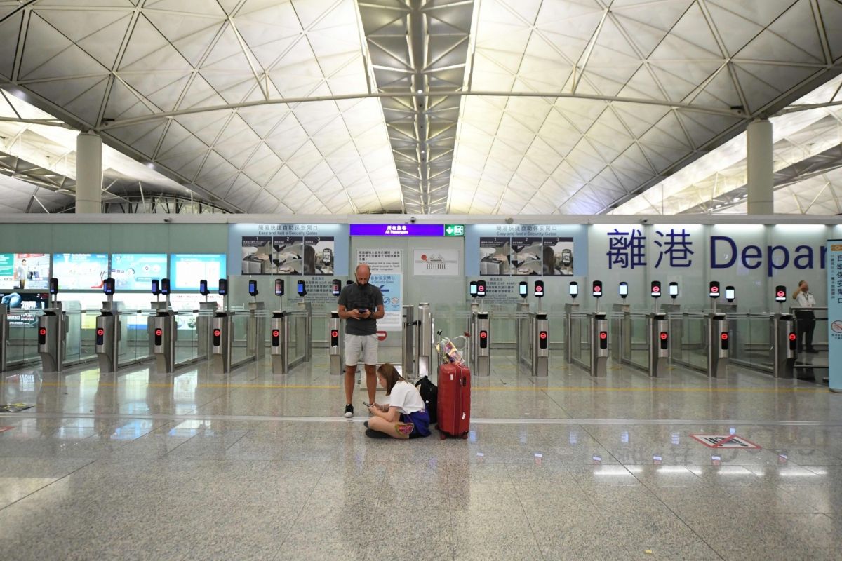 Hundreds of flights cancelled from Hong Kong airport amid political crisis