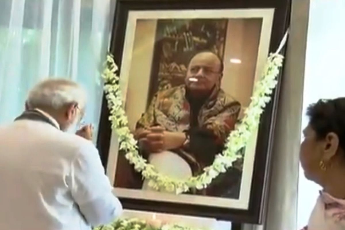 Narendra Modi visits Arun Jaitley’s family, offers floral tributes to departed leader