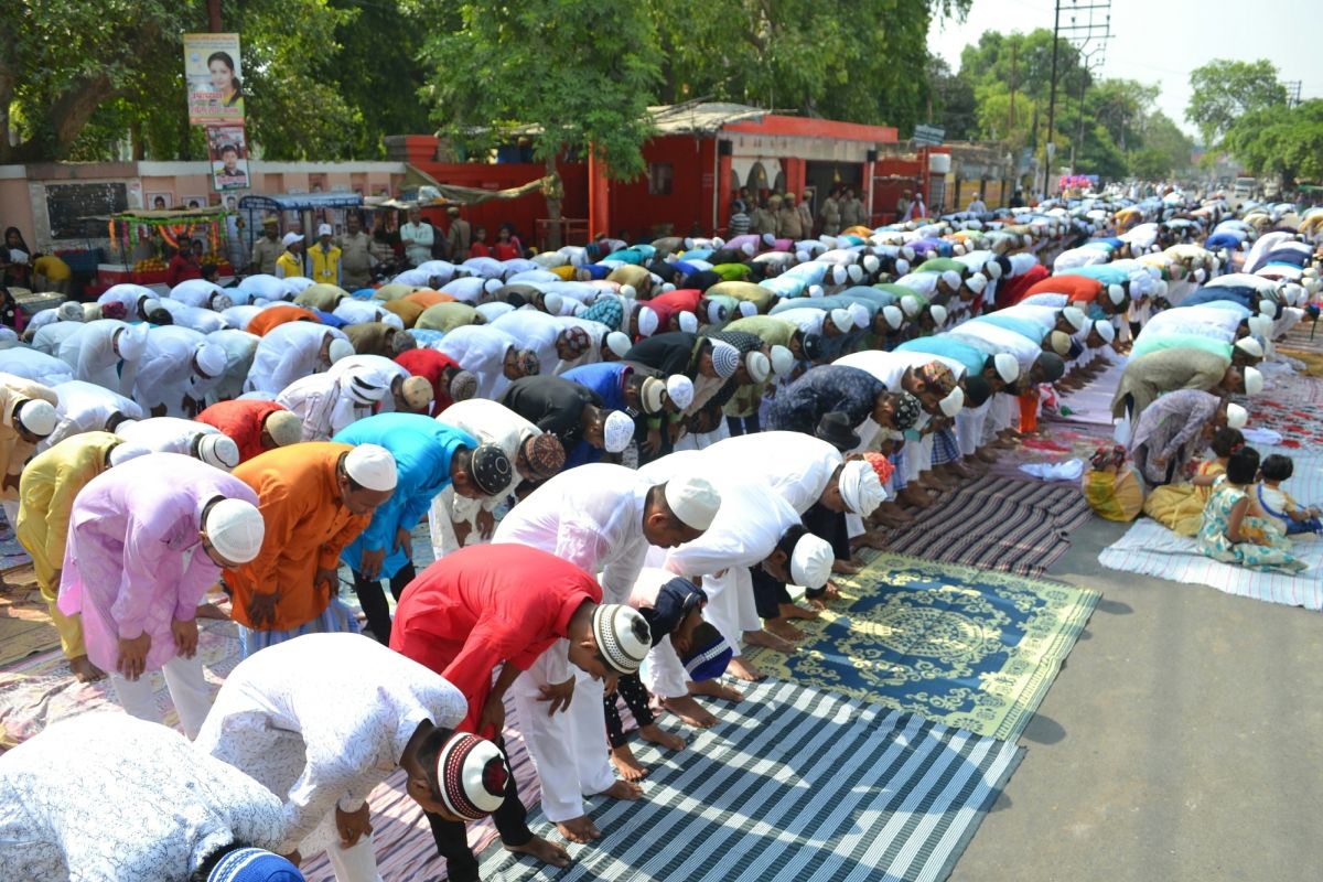 Administration issues orders to stop offering Eid, Friday namaz on roads