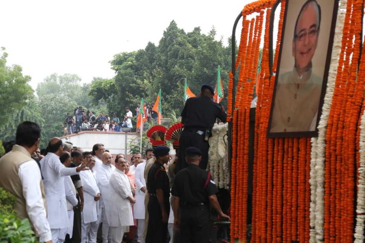 India bids farewell to ex FM; Arun Jaitley cremated with state honours