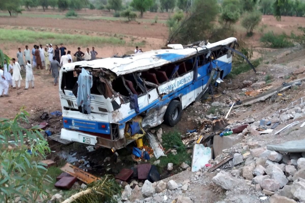 24, including women and children killed in road accident in Pakistan