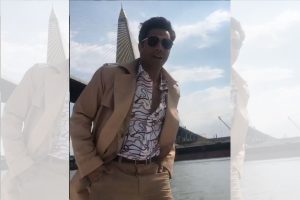 Ranveer Singh comments on Varun Dhawan’s behind-the-scenes video from sets of Coolie No 1