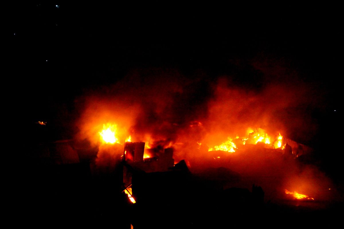 Bangladesh fire: 15,000 homes destroyed in Dhaka slum