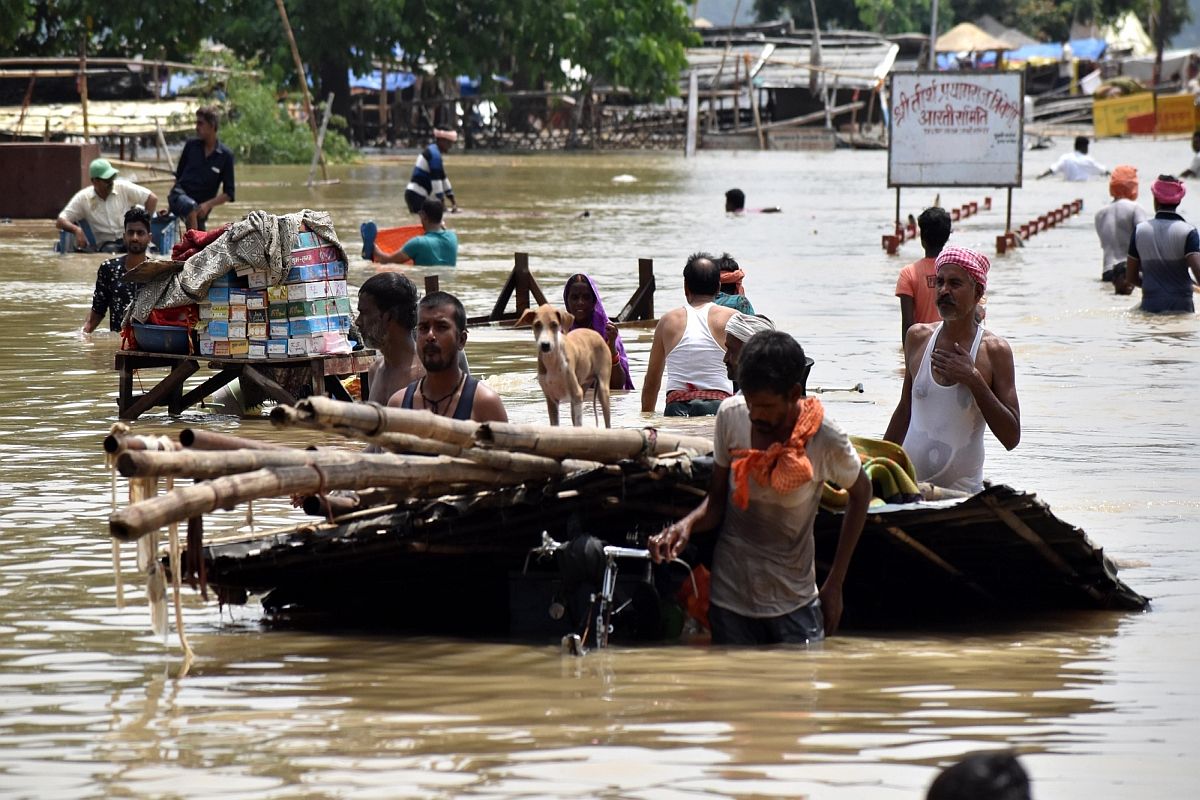 Kejriwal calls for emergency meet over rising water level in Yamuna; flood alert issued in Delhi, other states