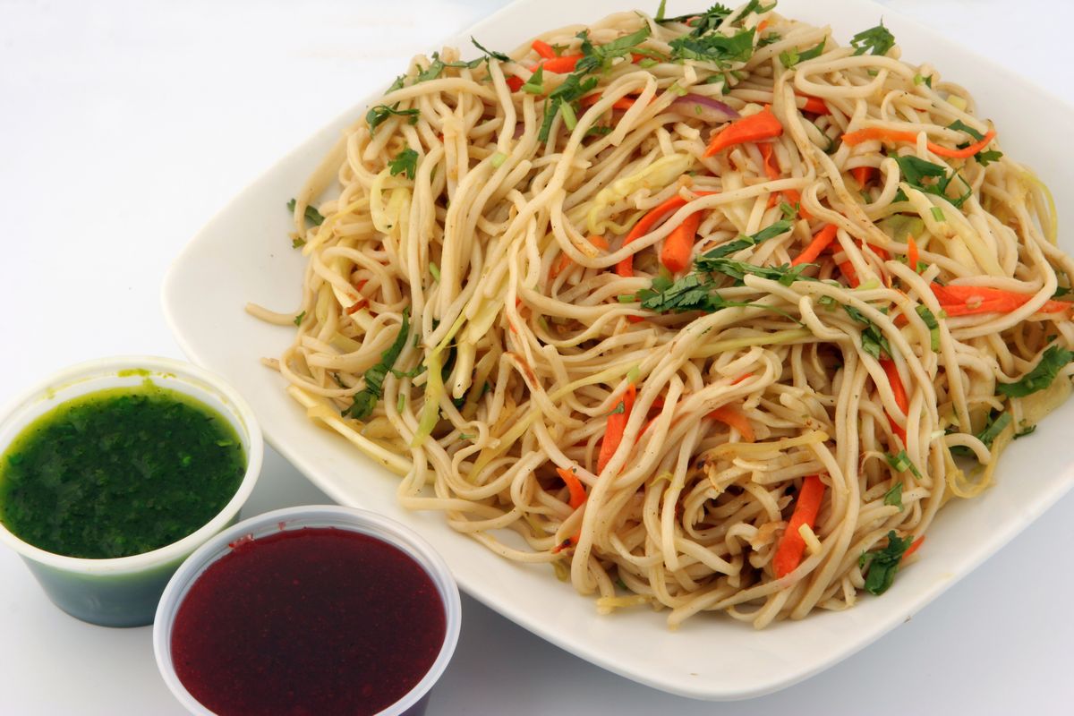 How to make vegetarian Hakka Noodles?