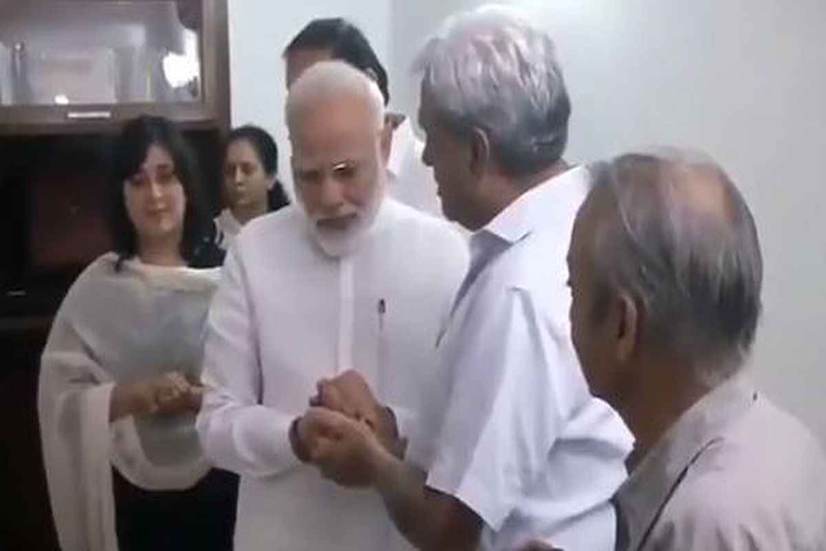 Emotional moments as Advani, Modi meet family members of Sushma Swaraj, offer tributes