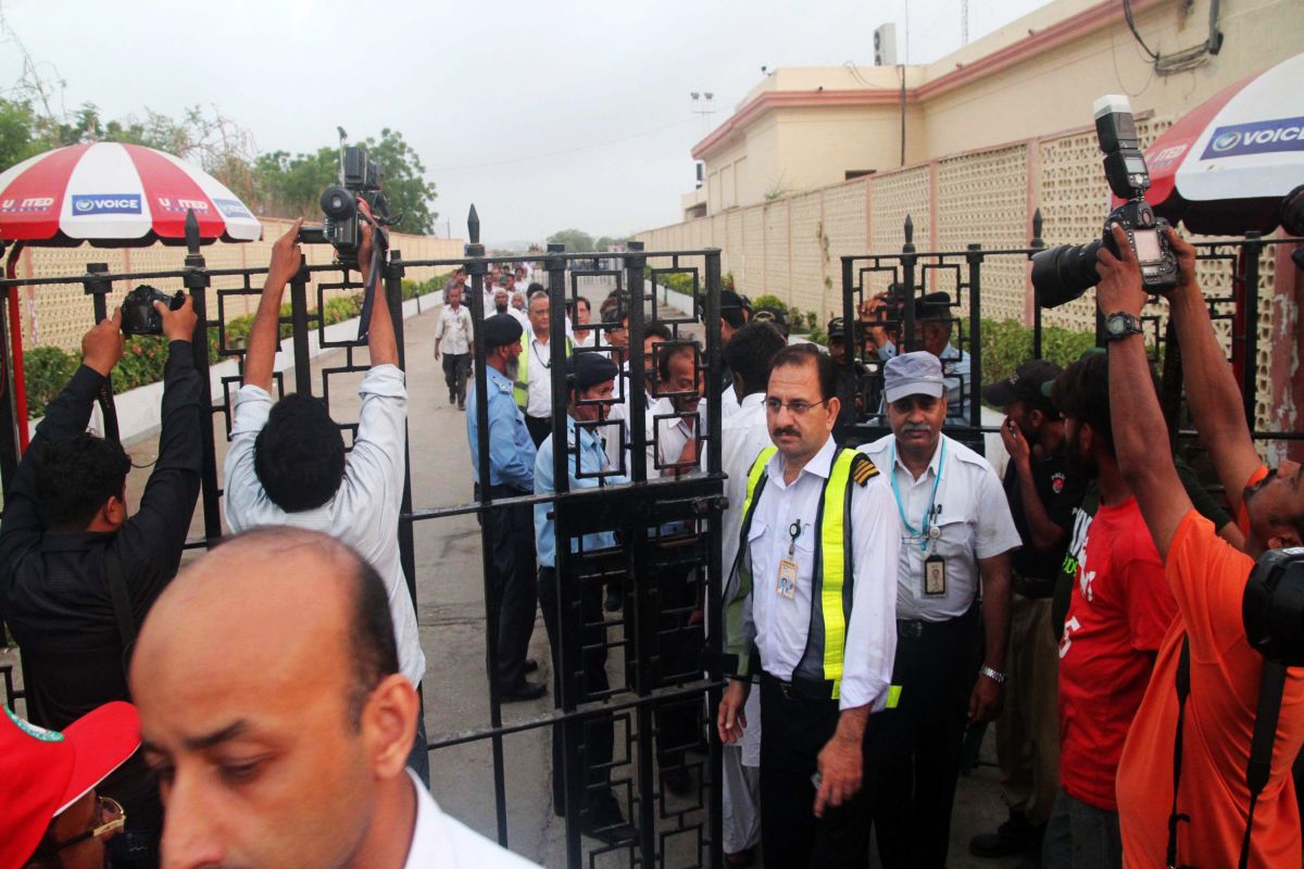 Pak govt orders all employees to declare assets by Sep 1