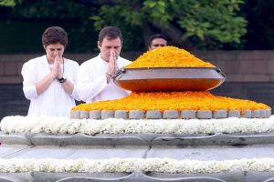 Sonia Gandhi, Rahul, Priyanka remember Rajiv Gandhi on his 75th birth anniversary; PM pays tribute