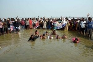 UP’s Bijnore farmers on ‘Jal Satyagraha’ demanding bridge