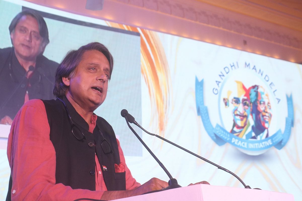 Tharoor accepts Modi’s language challenge, tweets ‘Bahuvachanam’