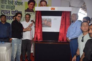 Shah Rukh Khan urges people to use postal services