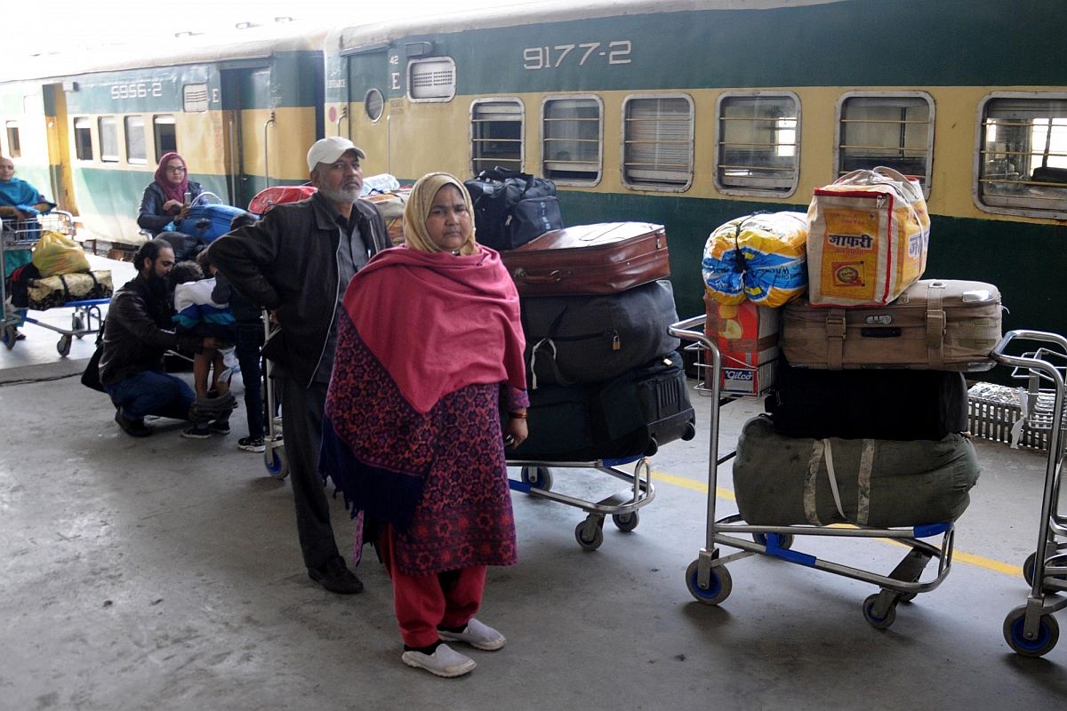 Pak stops Samjhauta Express at Wagah; high drama at Attari station as passengers left stranded
