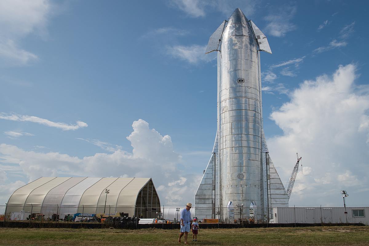 SpaceX CEO Elon Musk unveils transportation prototype, Starship