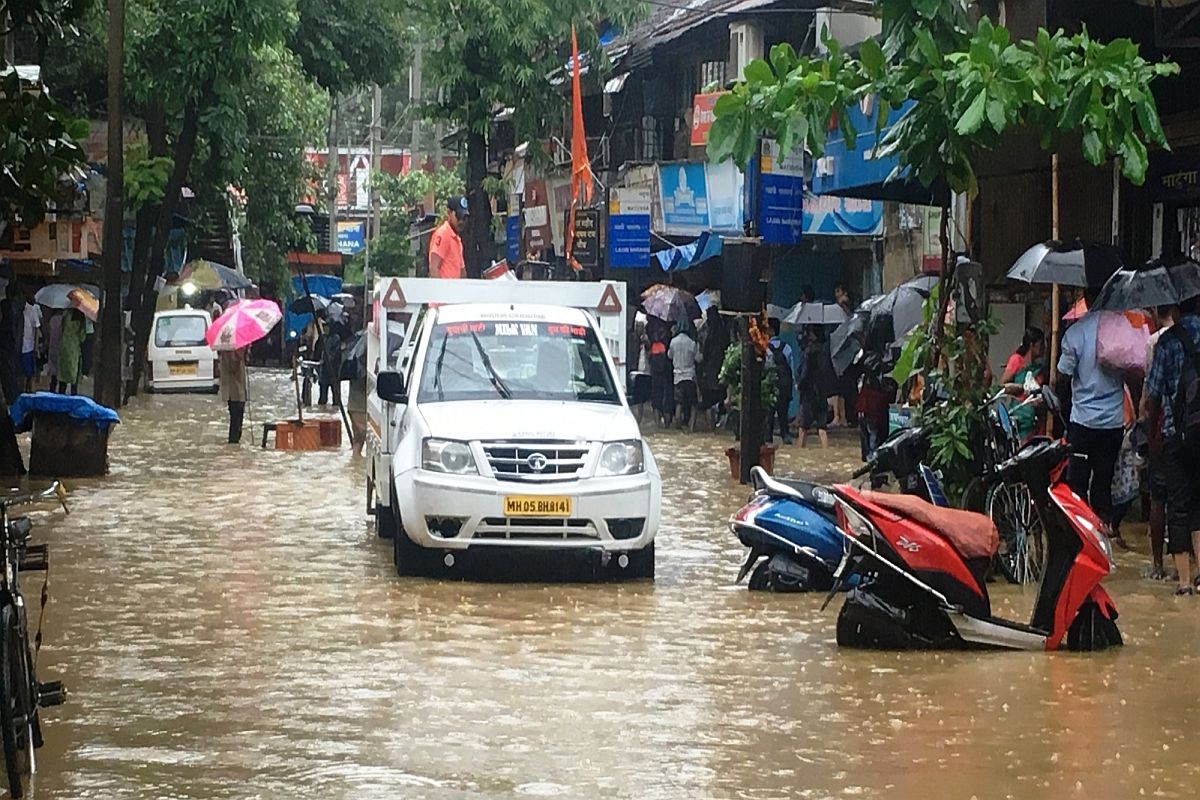 30 flights cancelled and 118 delayed as Mumbai faces heavy rainfall