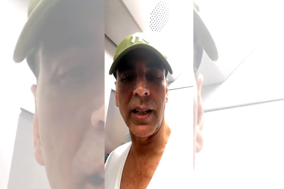 Akshay Kumar takes a ride on Mumbai Metro