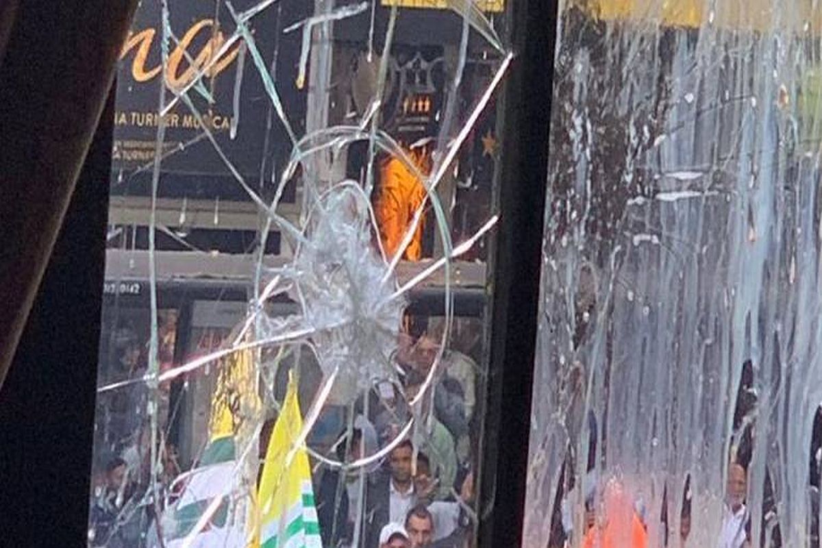 Kashmir protests turn violent in London, Indian High Commission vandalised by Pak supporters