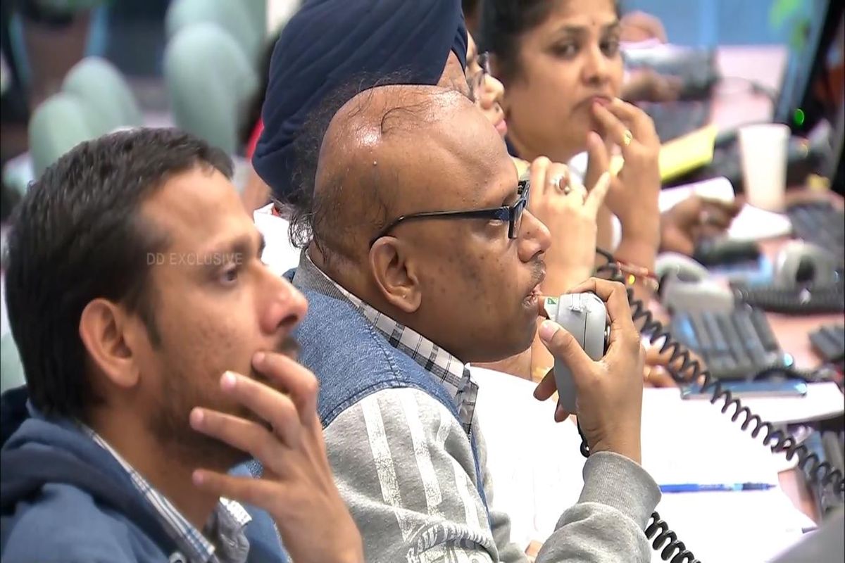 Sports Fraternity backs ISRO to come back stronger
