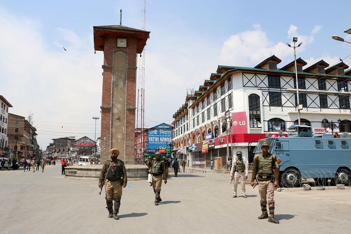 8 LeT terrorists arrested for publishing threat posters in Kashmir, incriminating materials seized