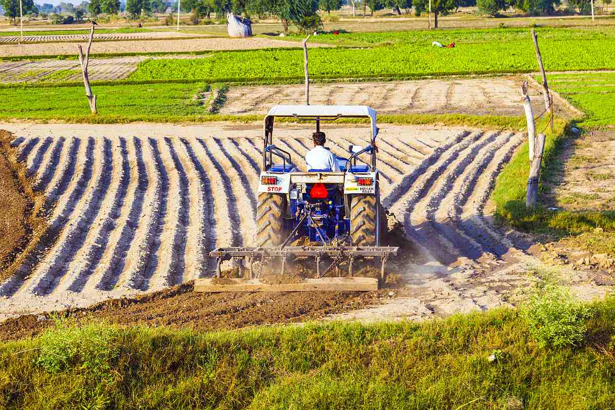 Govt distributes 13,554 farm machines in current fiscal