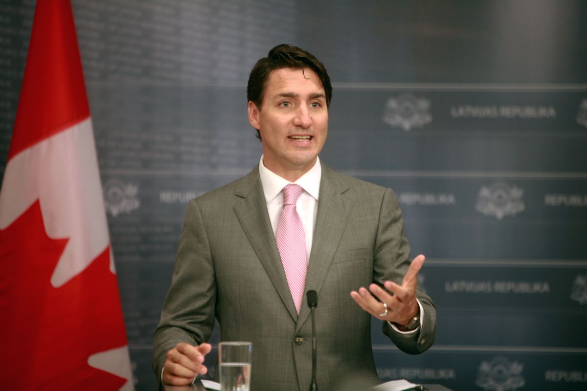 Trudeau’s blackface images erode public support