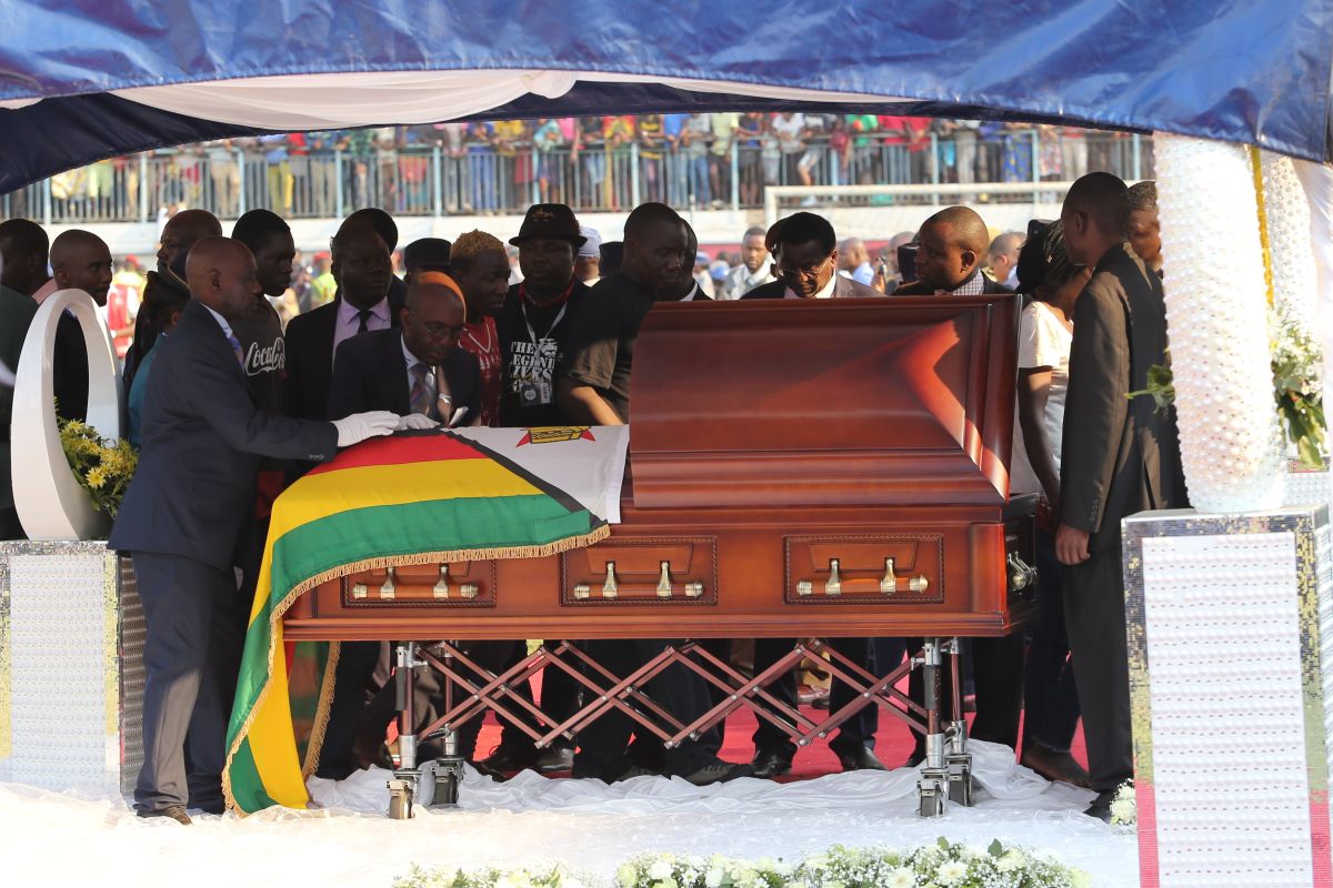 Ex-Zimbabwe leader Robert Mugabe’s family agree to bury him in national monument
