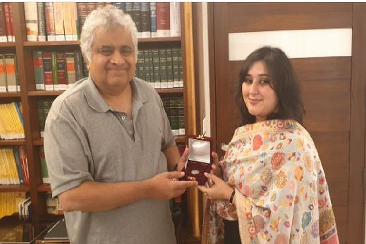 Sushma Swaraj’s daughter Bansuri, presents Re 1 coin to lawyer Harish Salve, fulfils her last promise