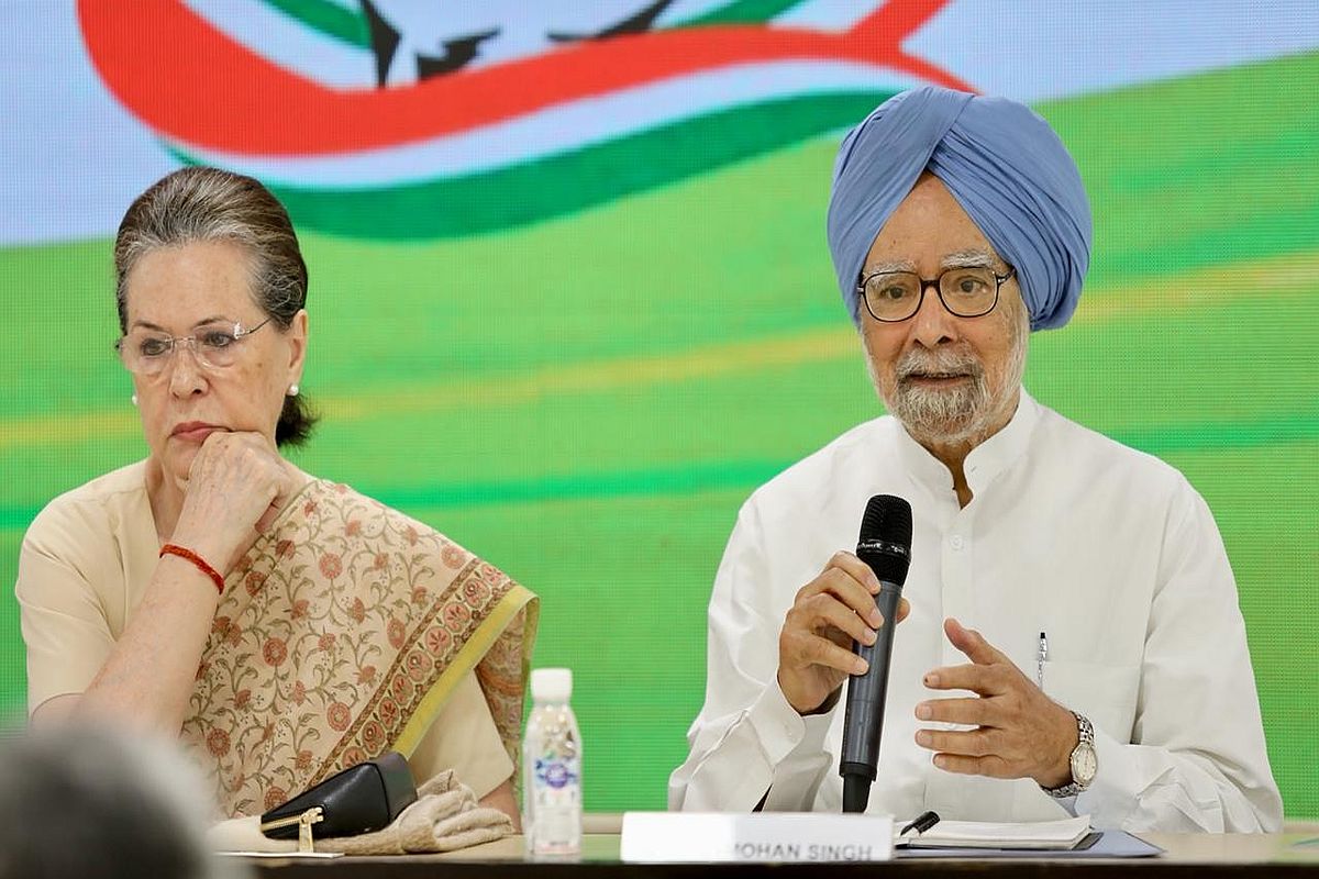 Sonia Gandhi, Manmohan Singh reach Tihar to meet P Chidambaram