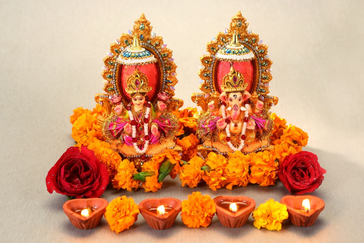 Diwali 2019: The day is entirely devoted to propitiation of Goddess Lakshmi along with Lord Ganesha