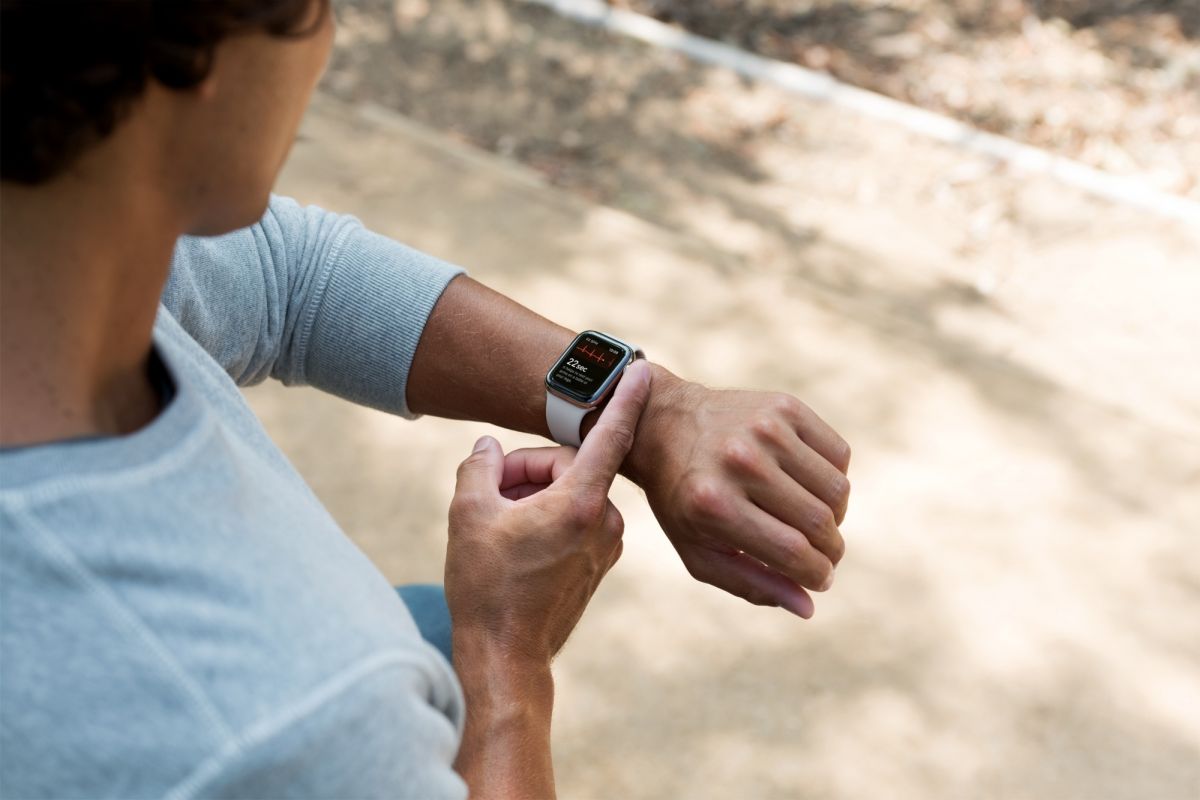 Fitbits, Apple Watches can be used in patient care: Study