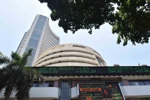Sensex, Nifty give up day’s early gains