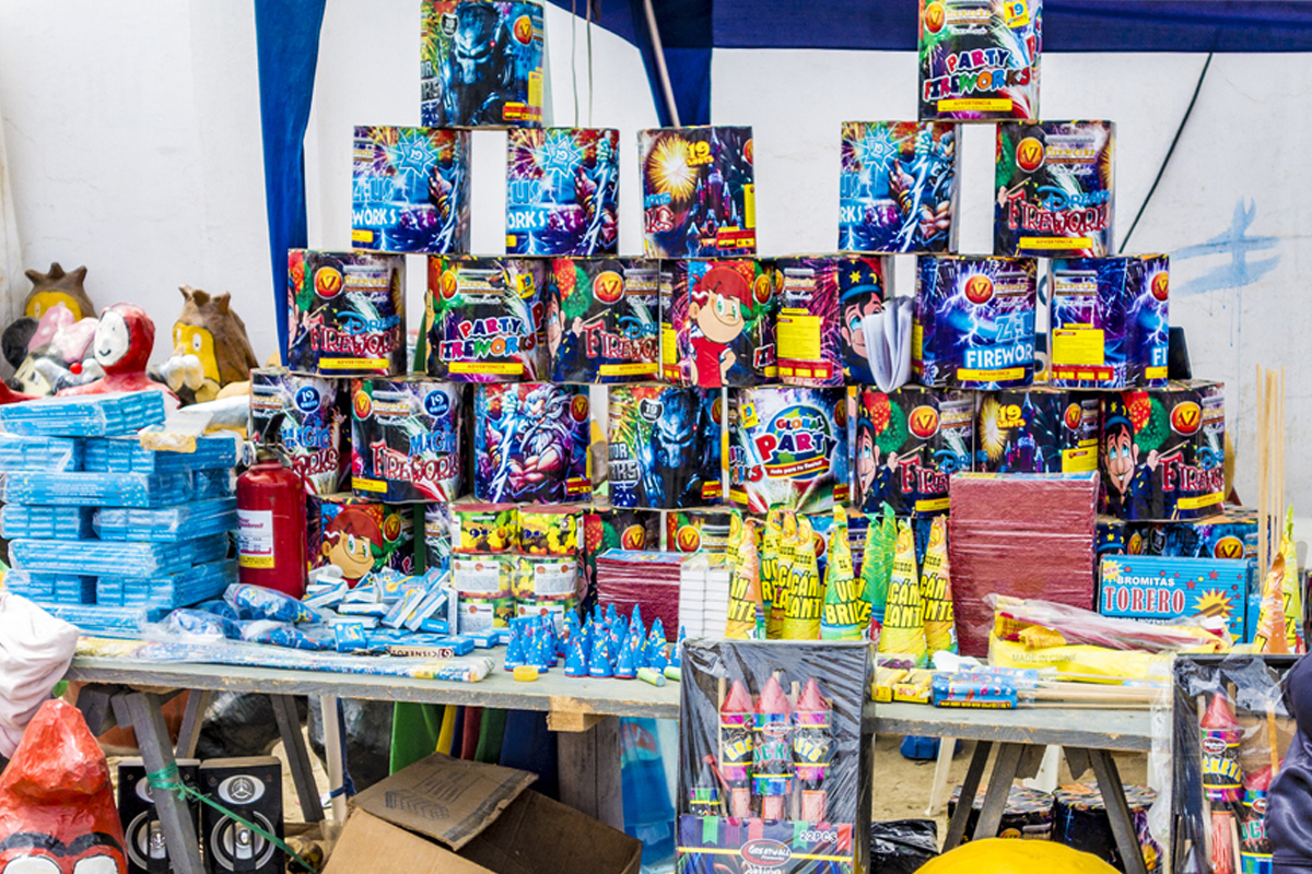 Low customer turnout, untimely rain worry fireworks vendors