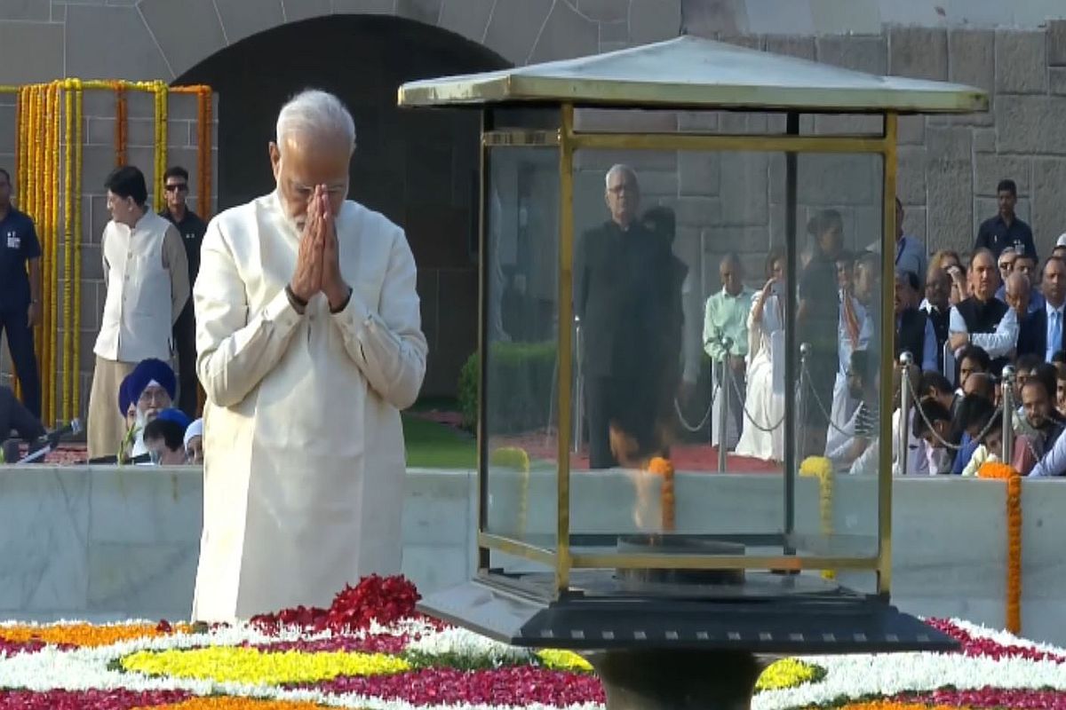 PM Modi leads nation in paying tribute to Mahatma Gandhi on his 150th birth anniversary