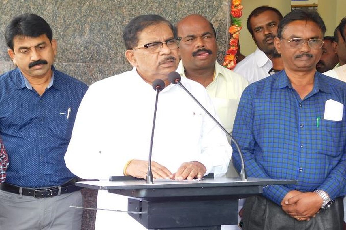 Rs 4.52 crores recovered in I-T raids on ex-Karnataka deputy CM G Parameshwara