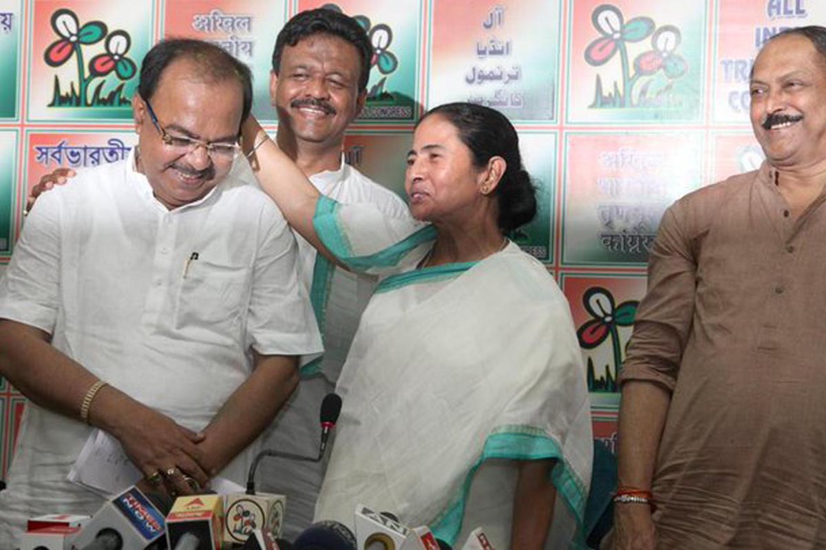Sovan Chatterjee visits Mamata Banerjee to take phota