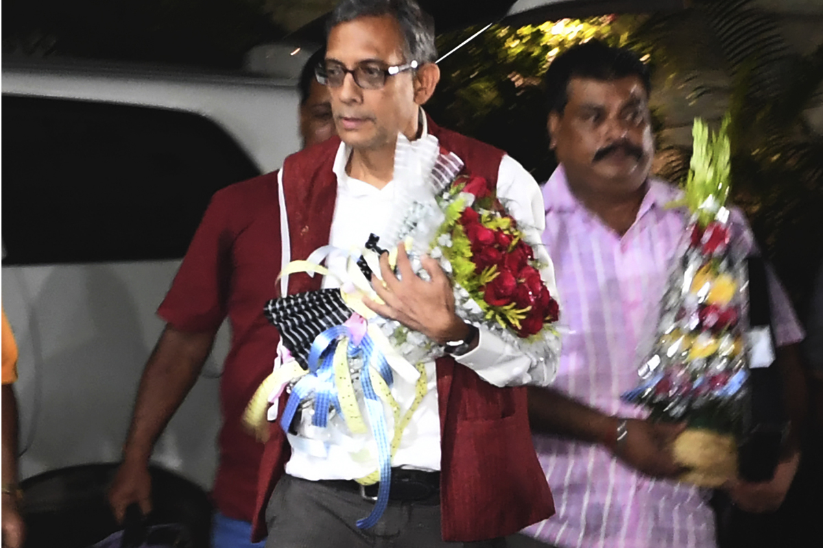 Abhijit Banerjee arrives in city to hero’s welcome