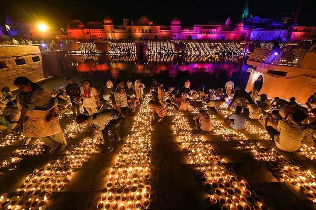 Ayodhya sets World Record as 5 lakh 51 thousand diyas lit to celebrate Deepawali
