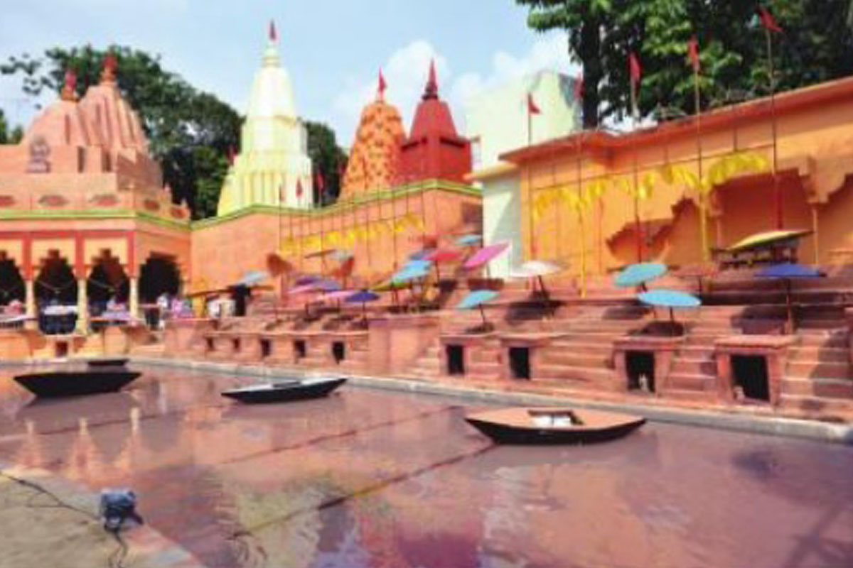 Kolkata bursts into festive frenzy on Sasthi
