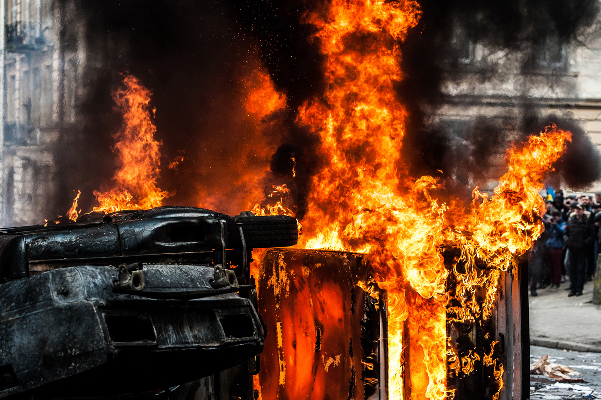 2 drivers of apple laden trucks shot dead by terrorists in Shopian