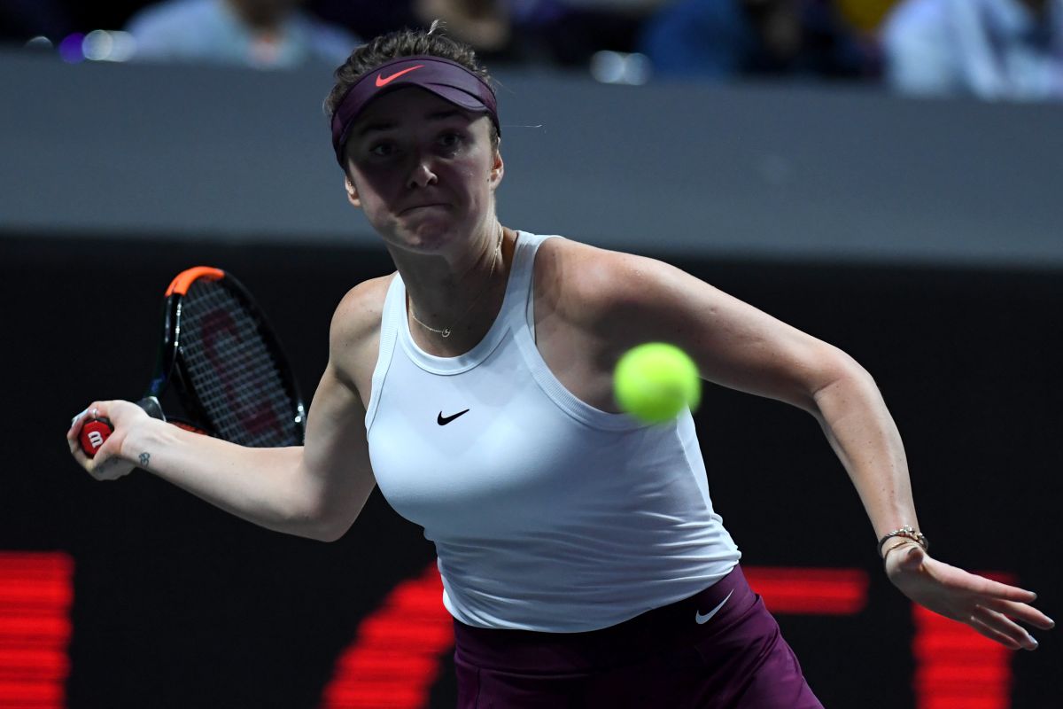 Svitolina beats Halep in Shenzhen WTA Finals group stage