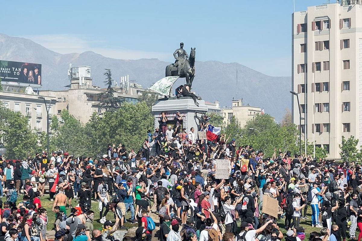 Chile protests: death toll climbs to 15 after violent clashes