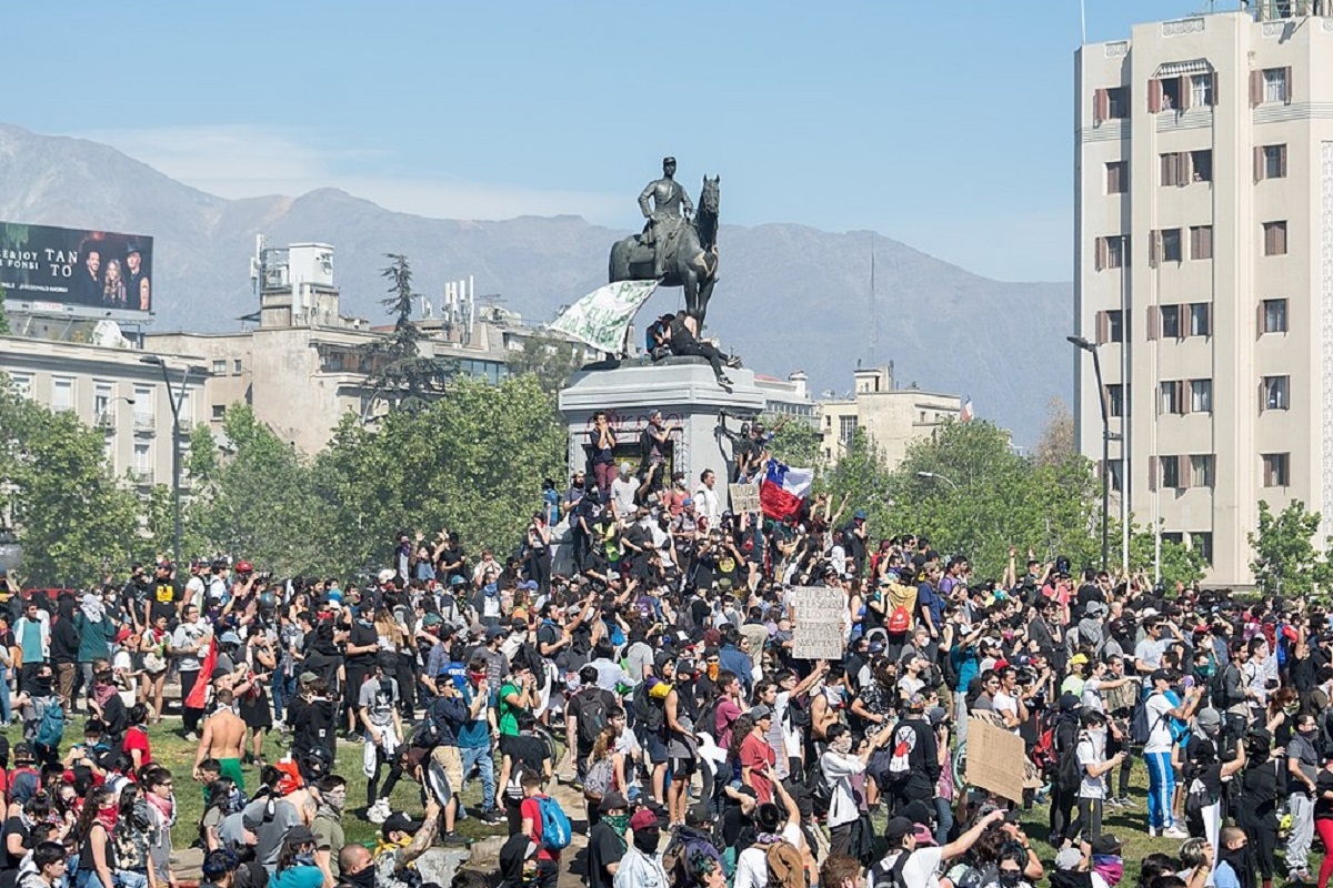 Chile protests: Cities under curfew as death toll rises to 19