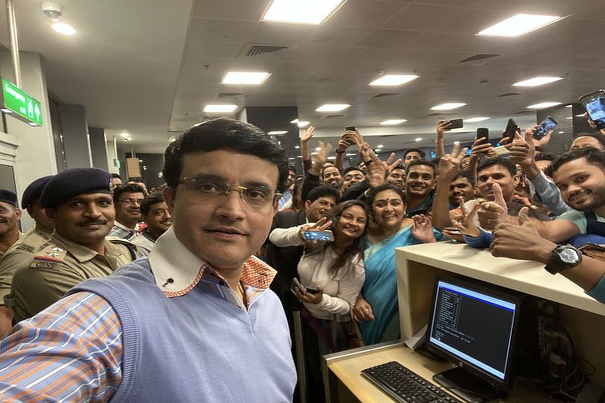 ‘Love of people’, Sourav Ganguly’s airport selfie with fans ruling internet