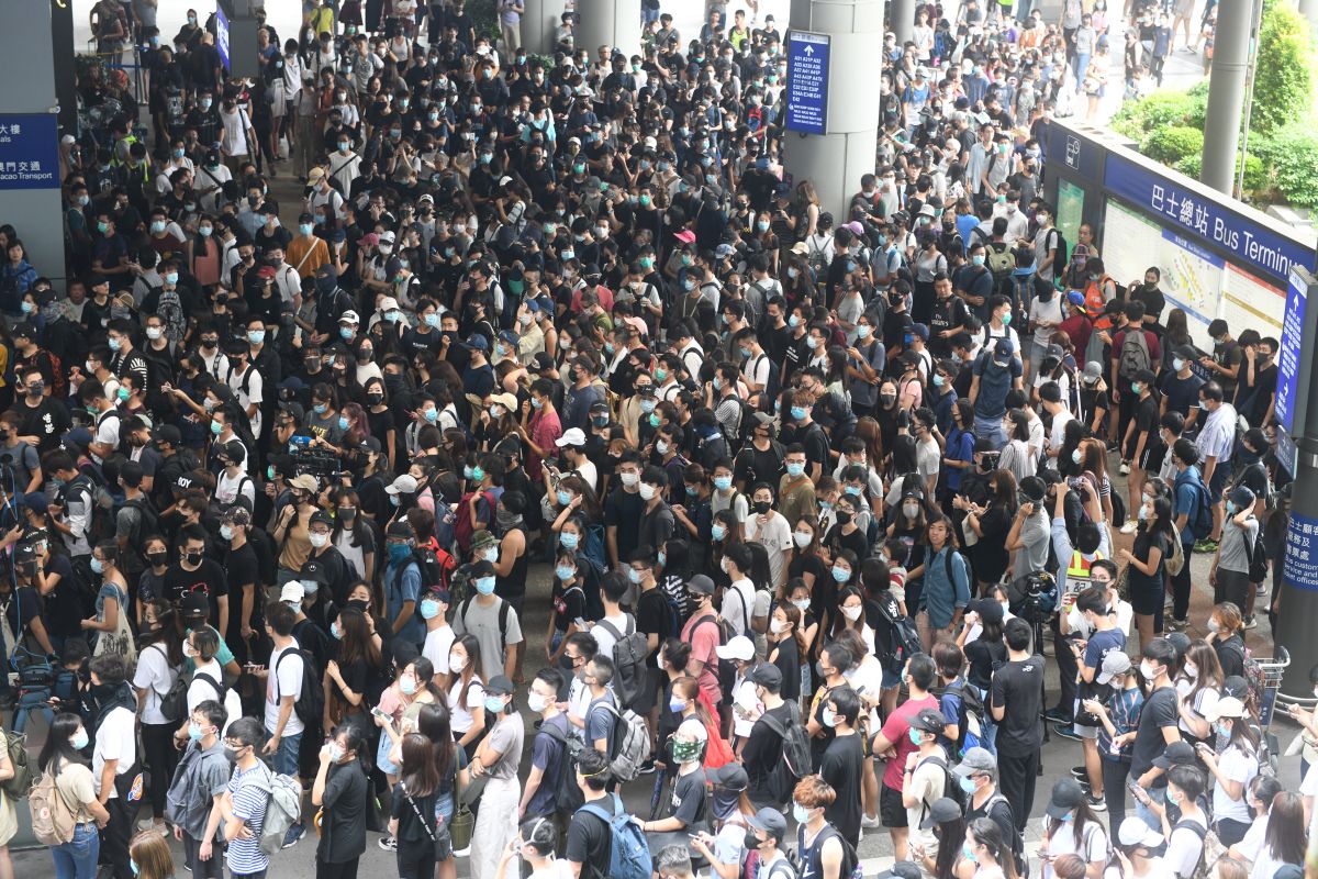 Thousands of protesters block roads in Hong Kong to attend banned march
