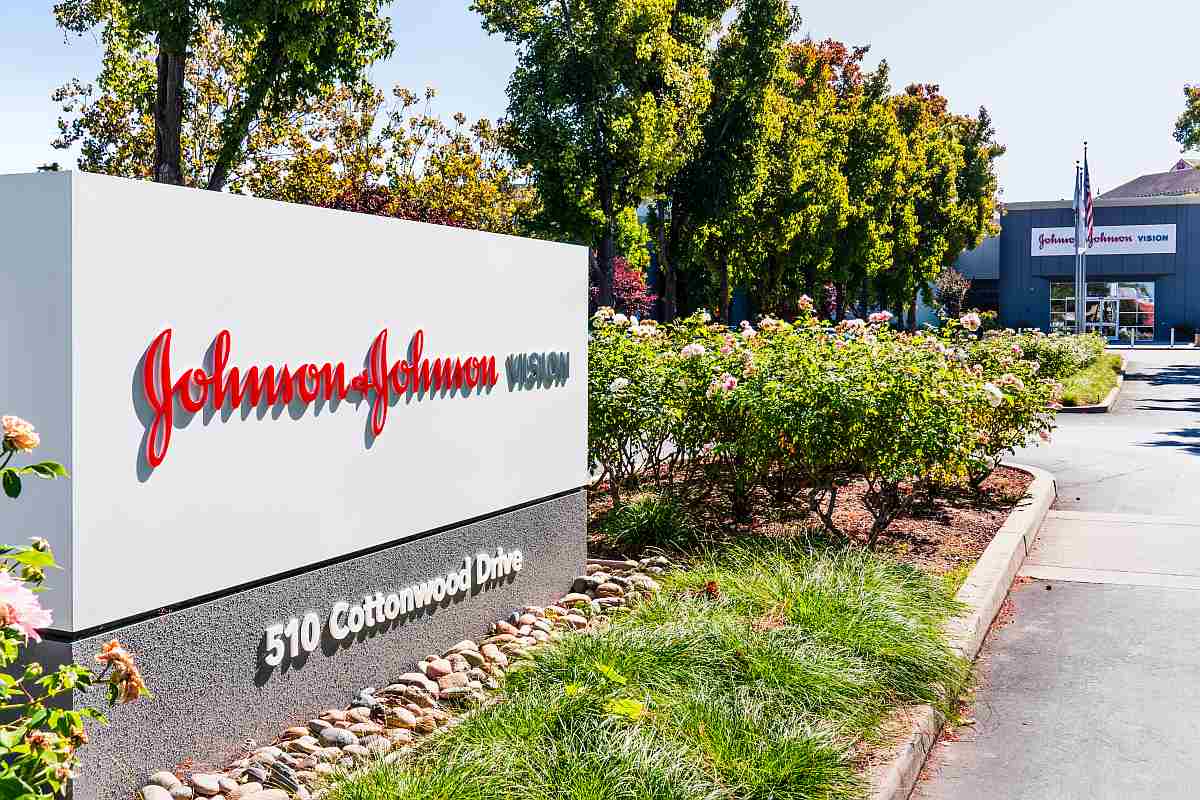 Johnson & Johnson recalls baby power after US health regulators discover cancer-causing asbestos in sample