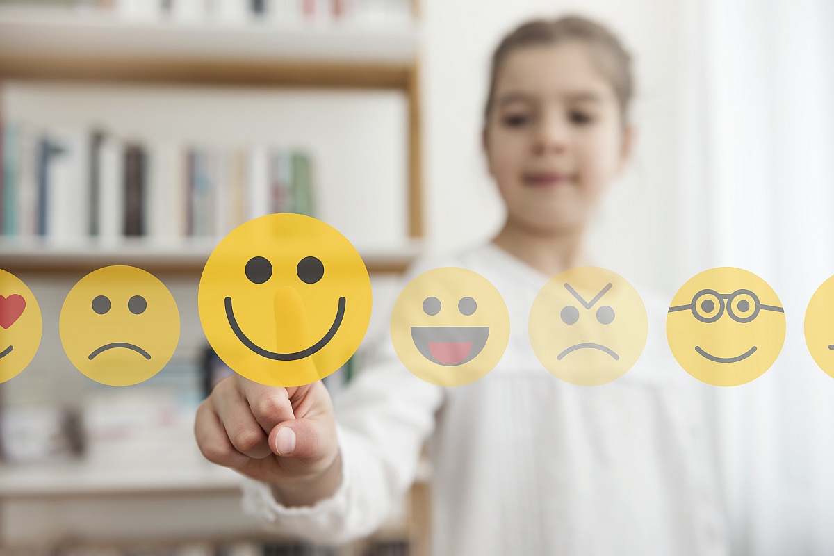 Google starts testing full emoji reactions for Messages platform