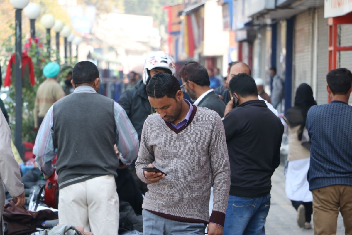 SMS services blocked in Kashmir hours after post-paid mobile phones restored