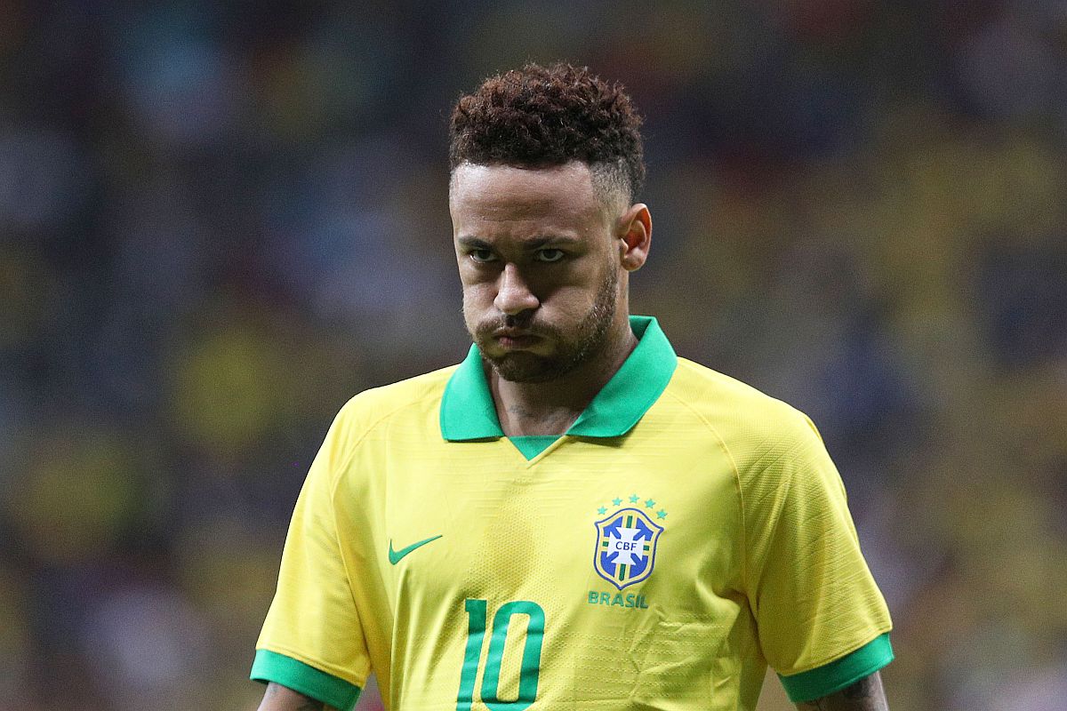 Neymar lends support to campaign against coronavirus to help poor in Brazil